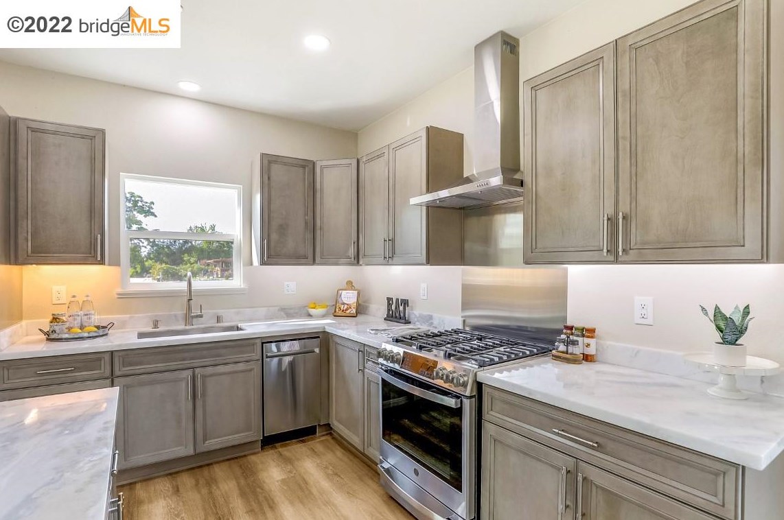 3410 Concord Ave, Los Angeles CA  94513-4506 exterior