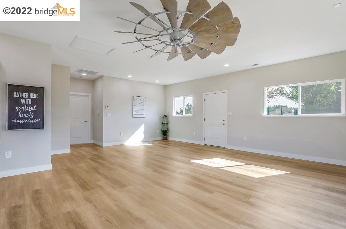 3410 Concord Ave, Los Angeles CA  94513-4506 exterior