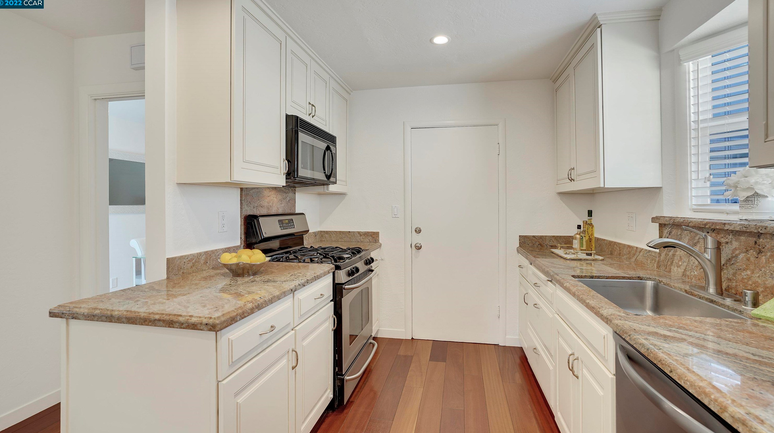 2117 Stratford Way, San Mateo CA  94403-1722 exterior