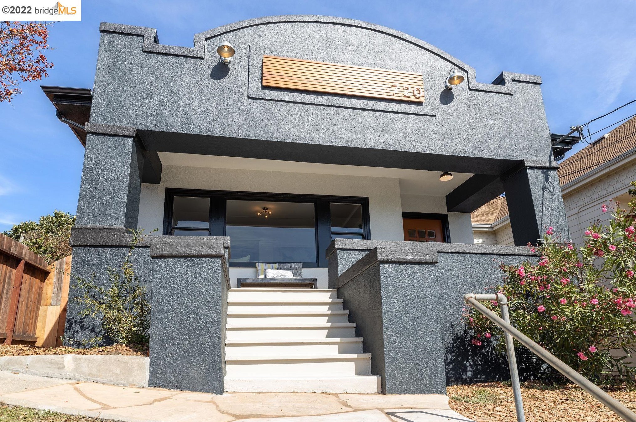 720 21 St, Oakland CA 94606-2014 exterior