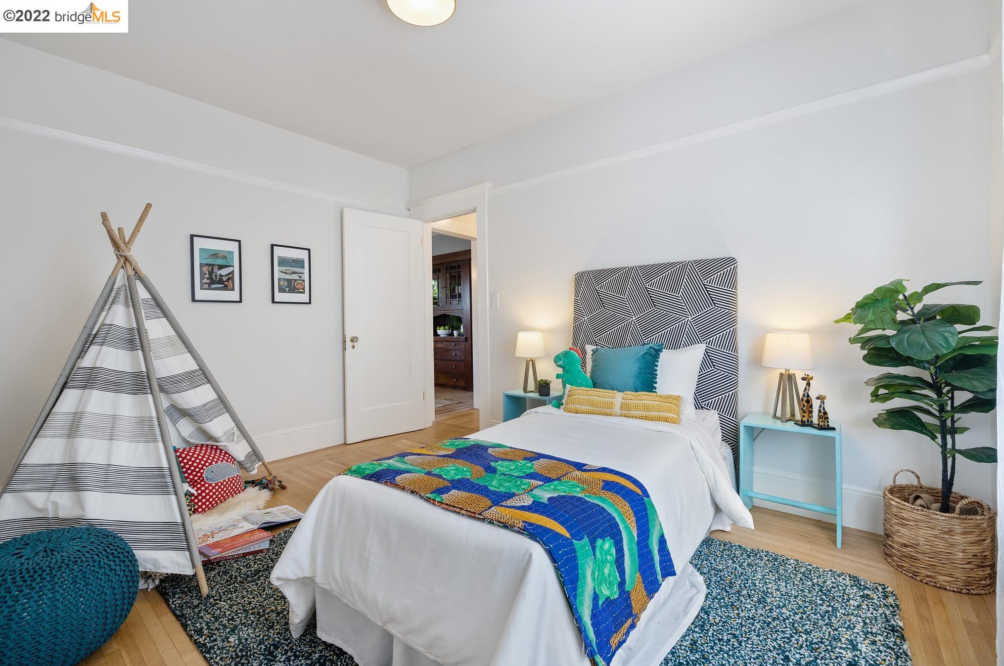 720 21 St, Oakland CA 94606-2014 exterior