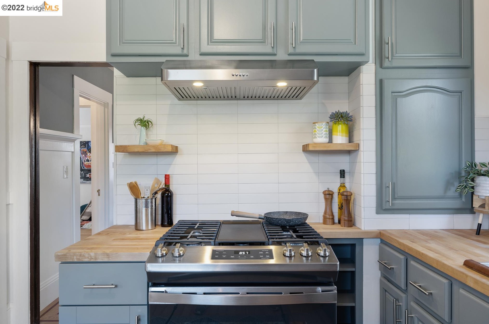 720 21 St, Oakland CA 94606-2014 exterior