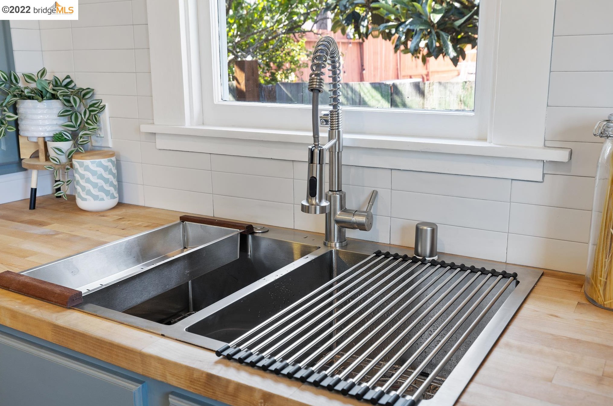 720 21 St, Oakland CA 94606-2014 exterior