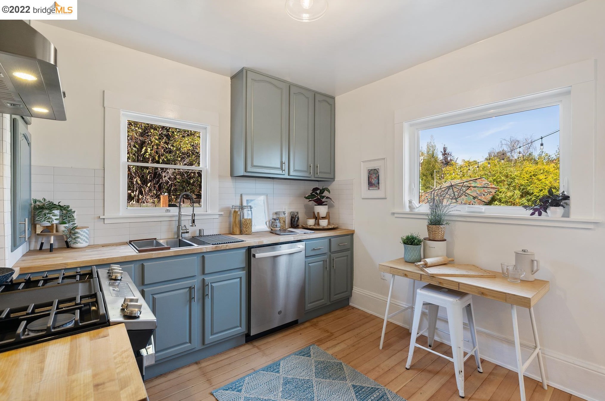 720 21 St, Oakland CA 94606-2014 exterior