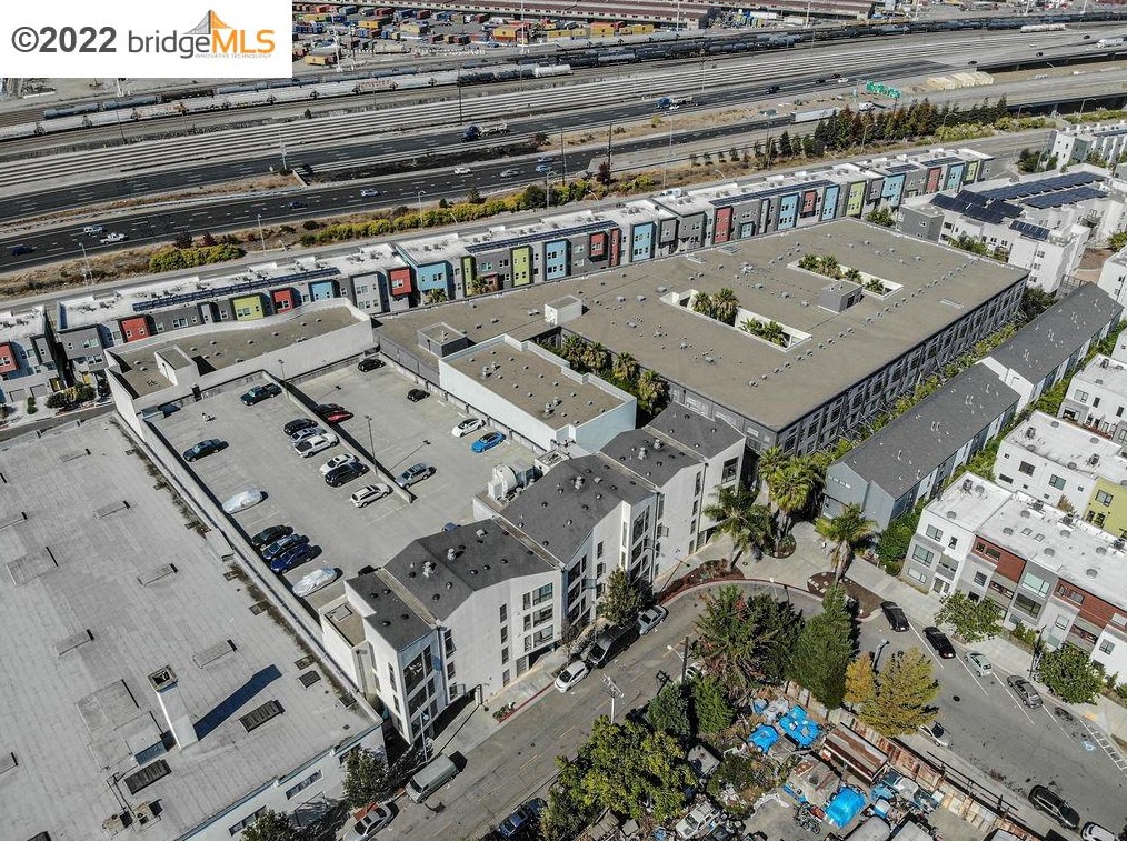 1201 Pine St, Oakland CA  94607-1470 exterior