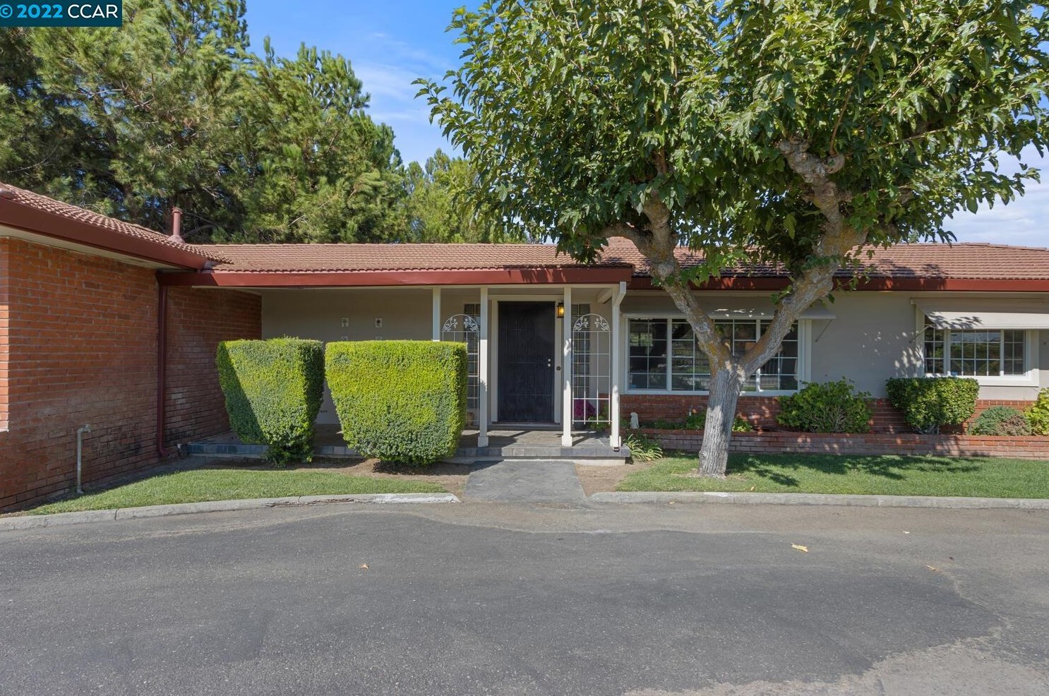 1901 Concord Ave, Los Angeles CA  94513-4710 exterior