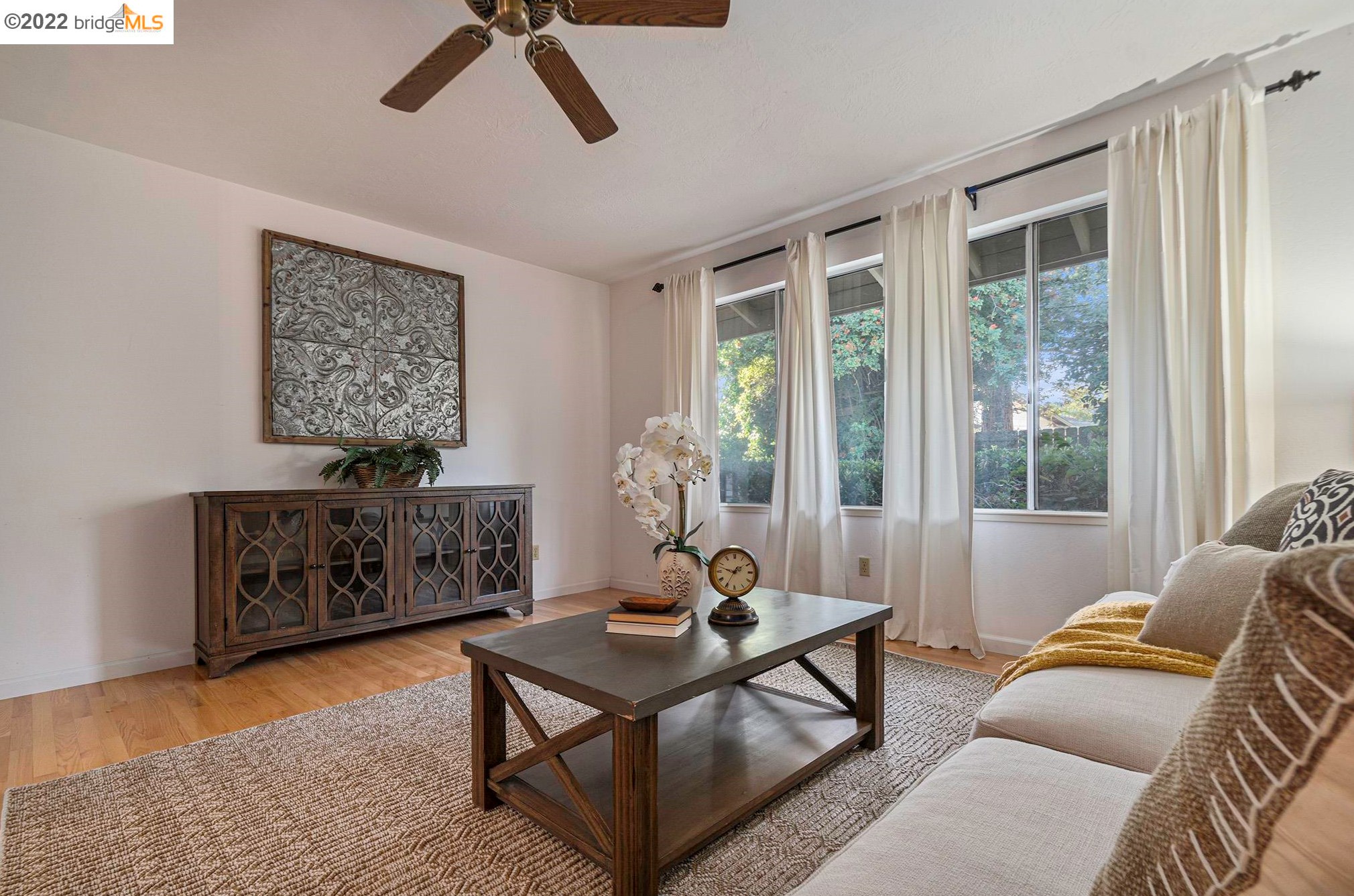 874 Dainty Ave, Los Angeles CA  94513-1206 exterior