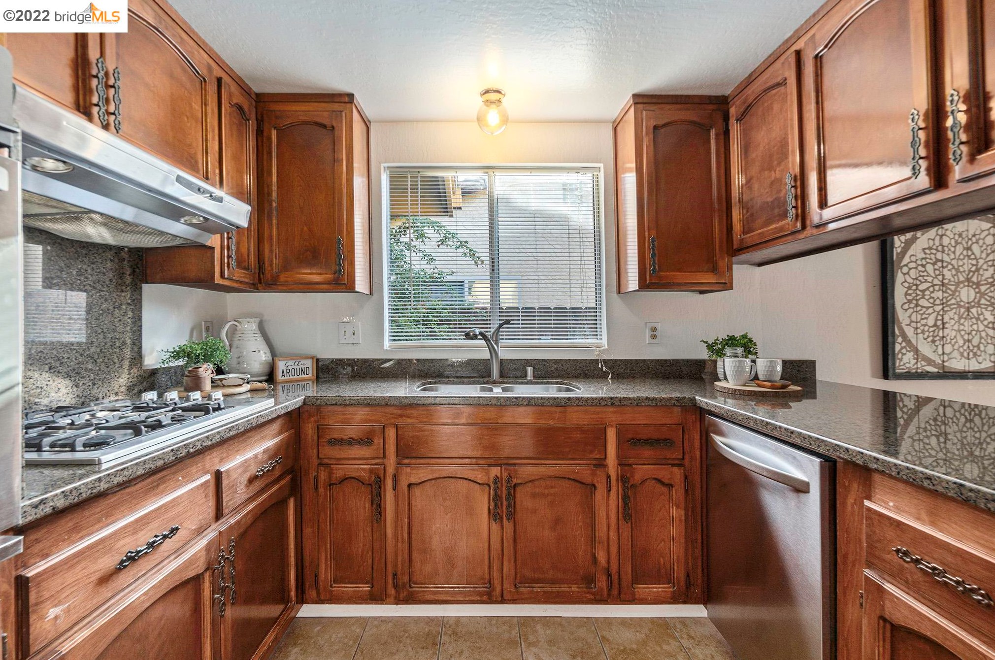 874 Dainty Ave, Los Angeles CA  94513-1206 exterior