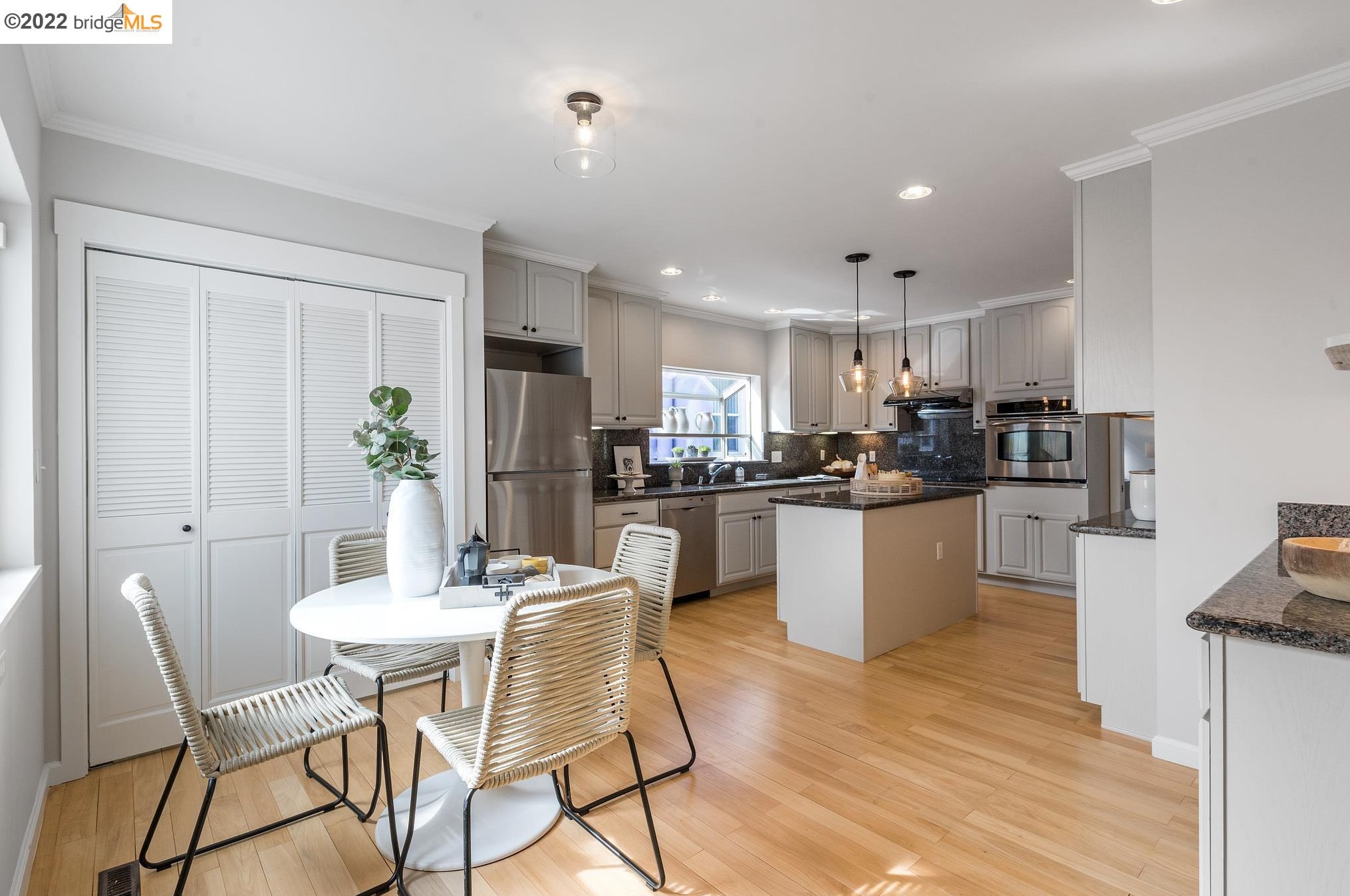 572 Montclair Ave, Oakland CA 94606-1550 exterior