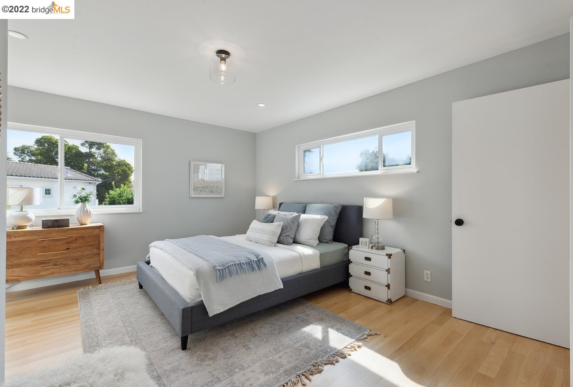 572 Montclair Ave, Oakland CA 94606-1550 exterior