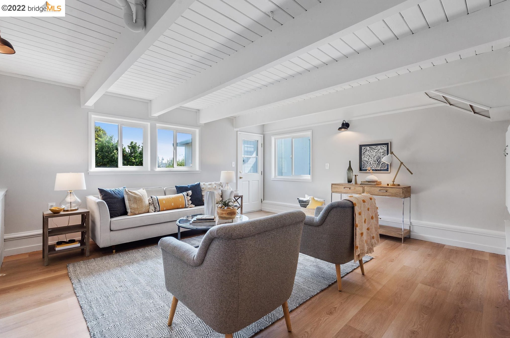 572 Montclair Ave, Oakland CA 94606-1550 exterior