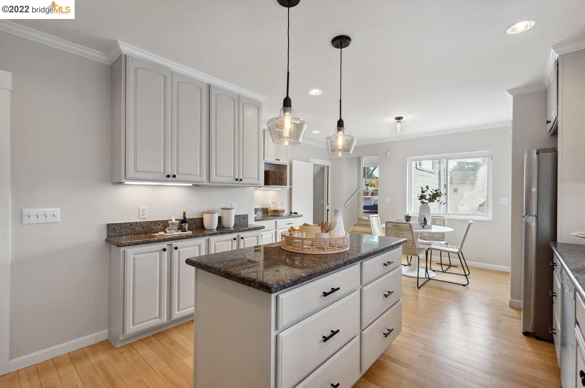 572 Montclair Ave, Oakland CA 94606-1550 exterior