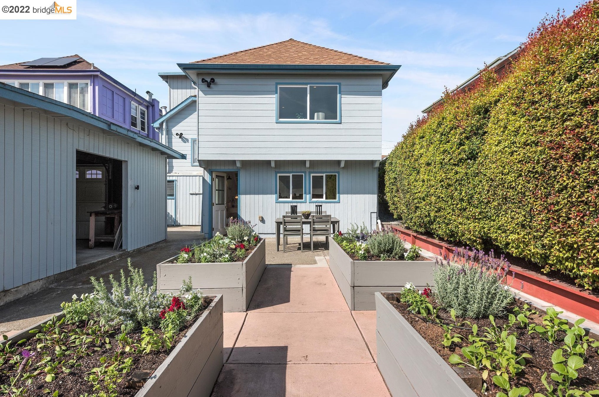 572 Montclair Ave, Oakland CA 94606-1550 exterior