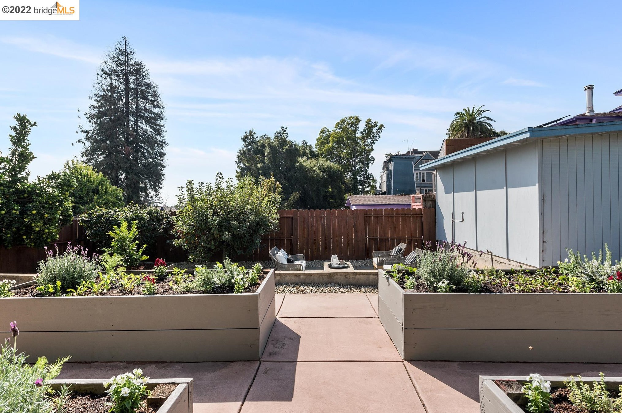 572 Montclair Ave, Oakland CA 94606-1550 exterior