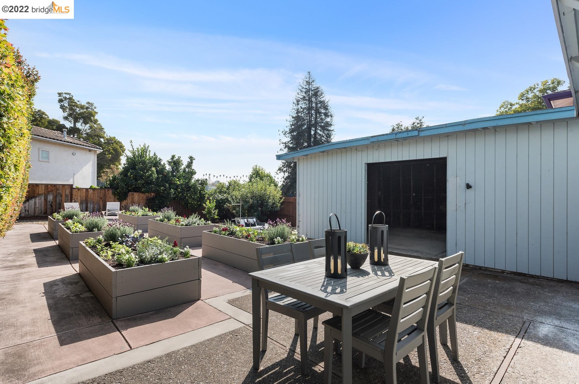 572 Montclair Ave, Oakland CA 94606-1550 exterior