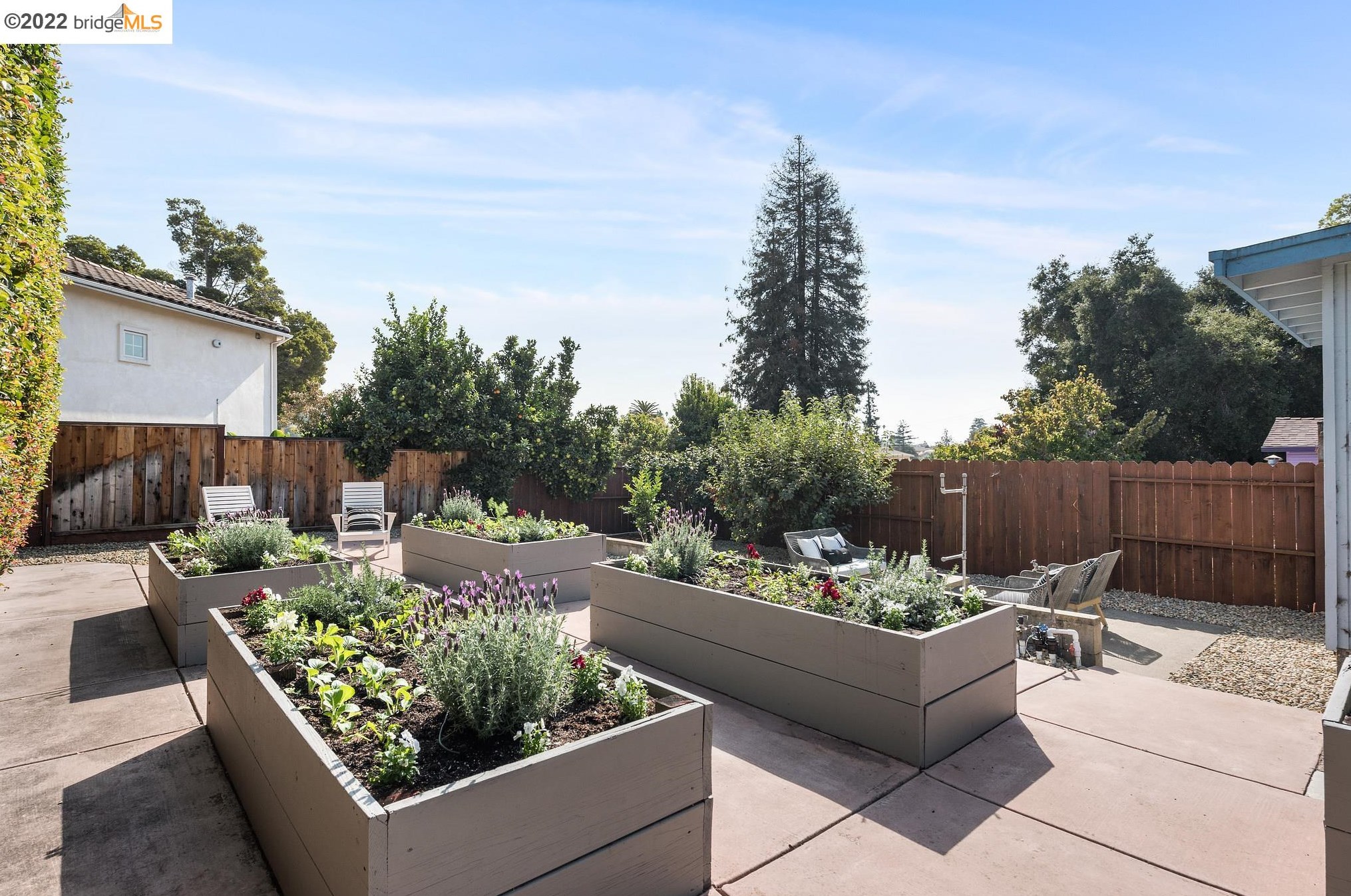 572 Montclair Ave, Oakland CA 94606-1550 exterior