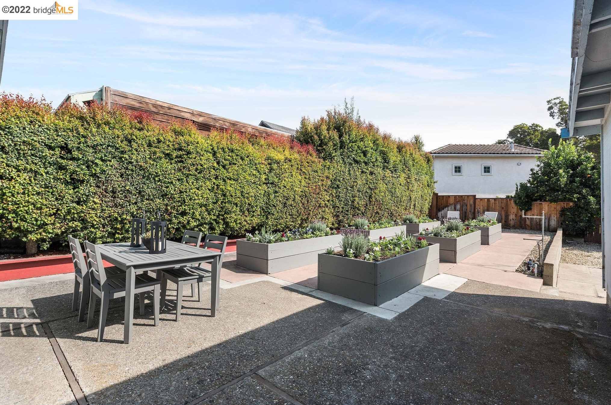 572 Montclair Ave, Oakland CA 94606-1550 exterior