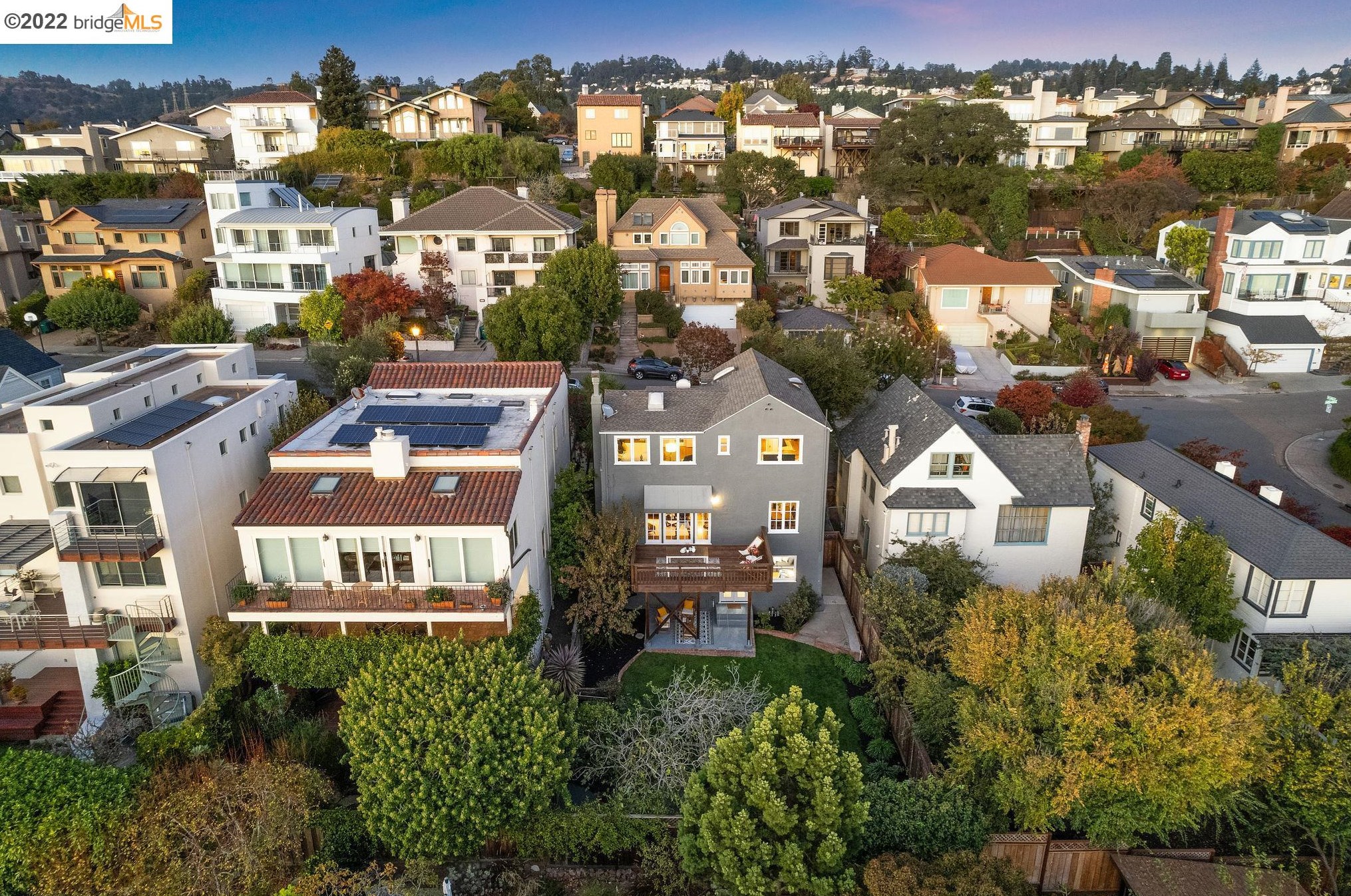 5039 Proctor Ave, Oakland CA 94618-2736 exterior