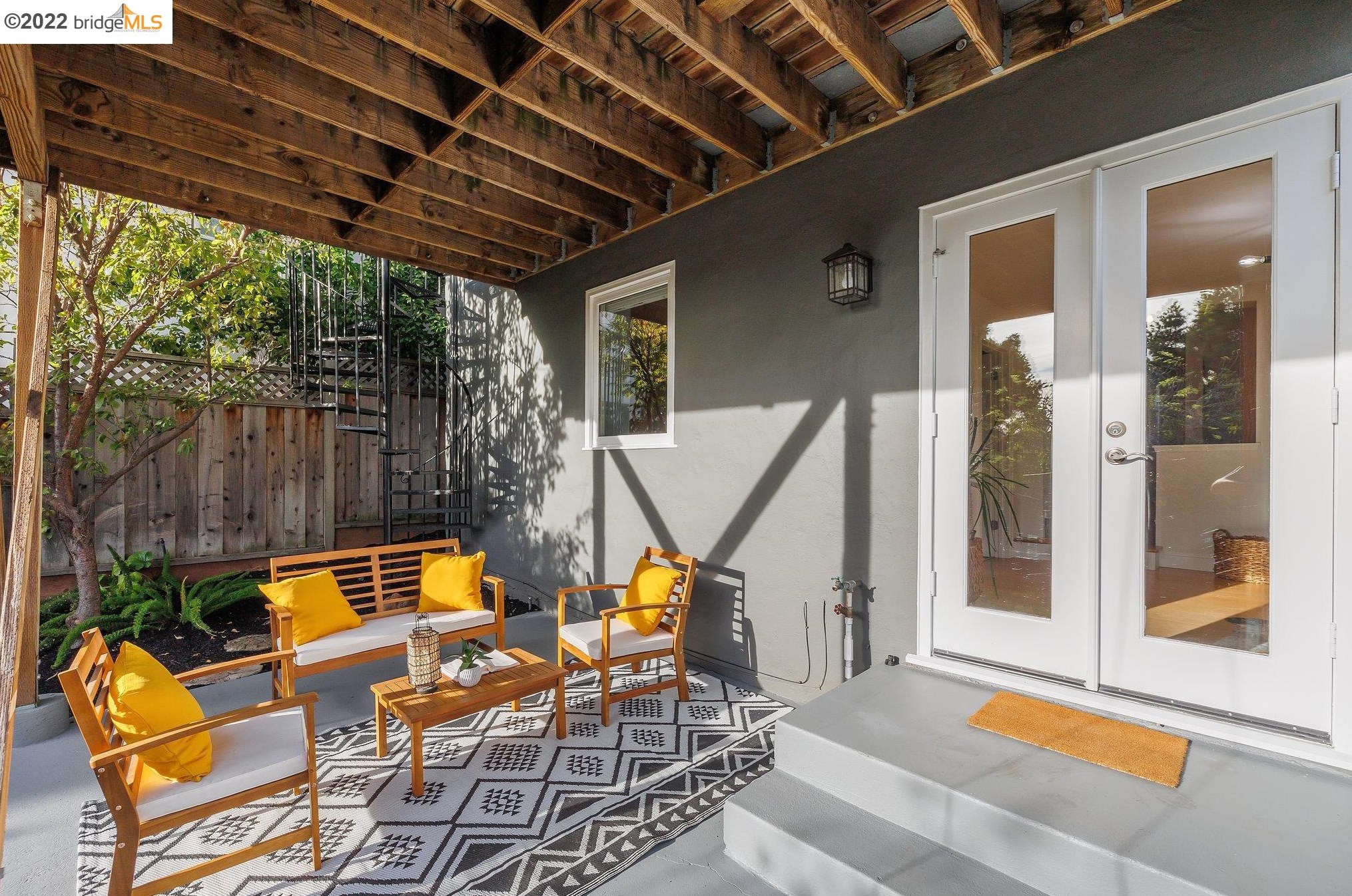 5039 Proctor Ave, Oakland CA 94618-2736 exterior