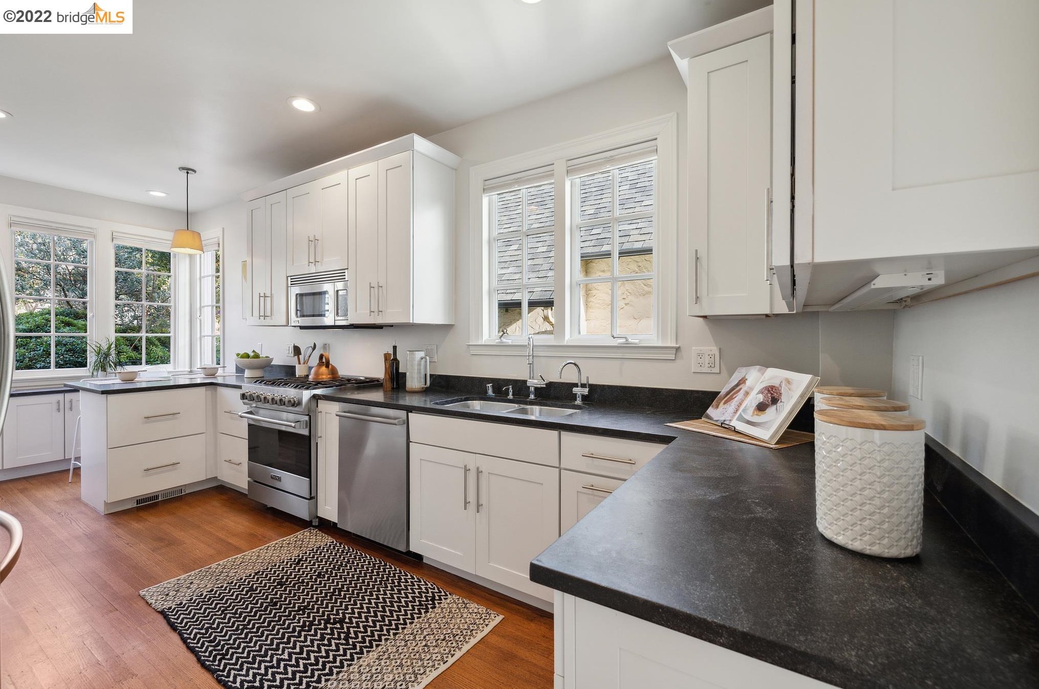 5039 Proctor Ave, Oakland CA 94618-2736 exterior