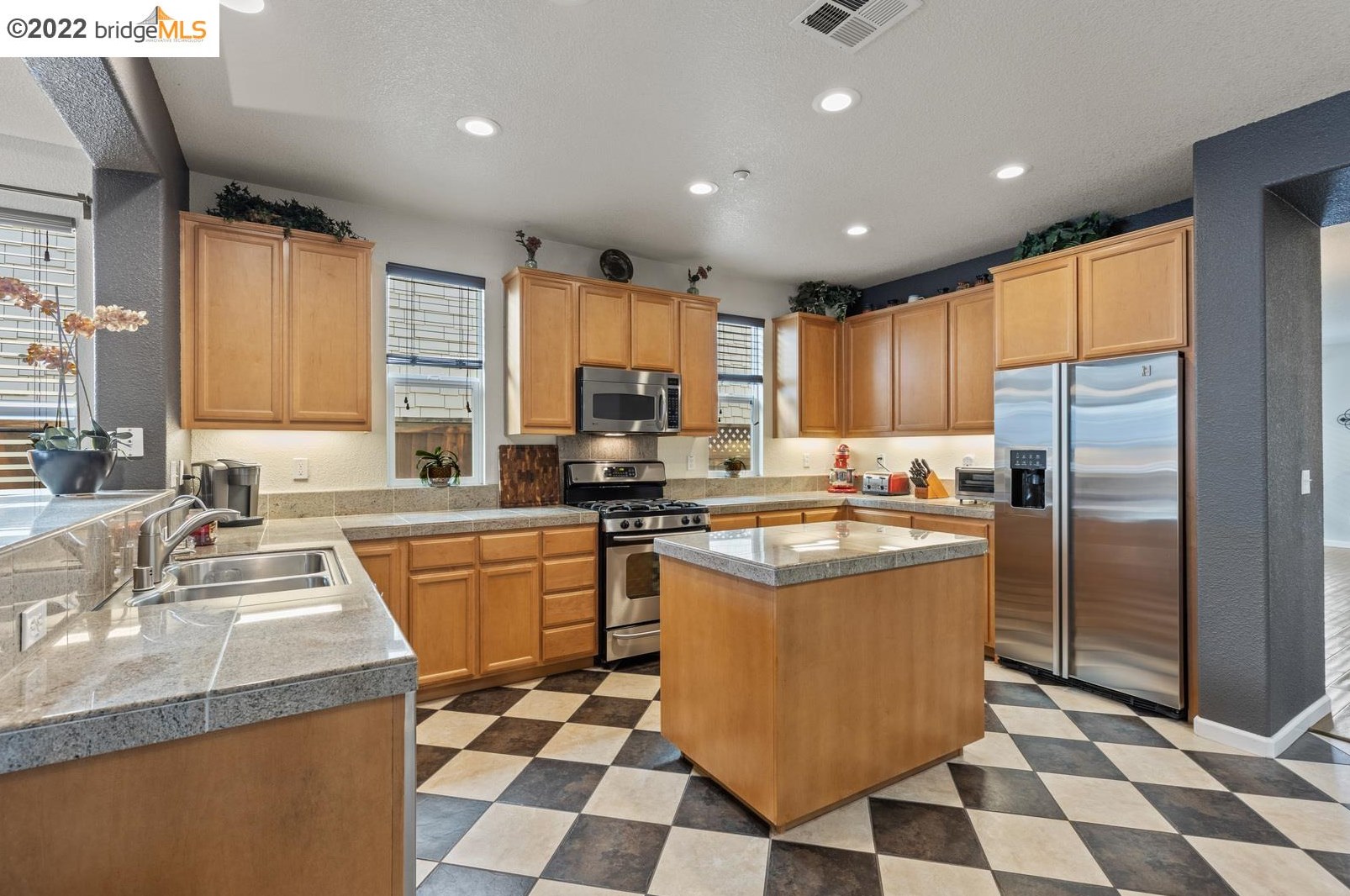 1359 Tiffany Cir, Los Angeles CA  94513-1720 exterior