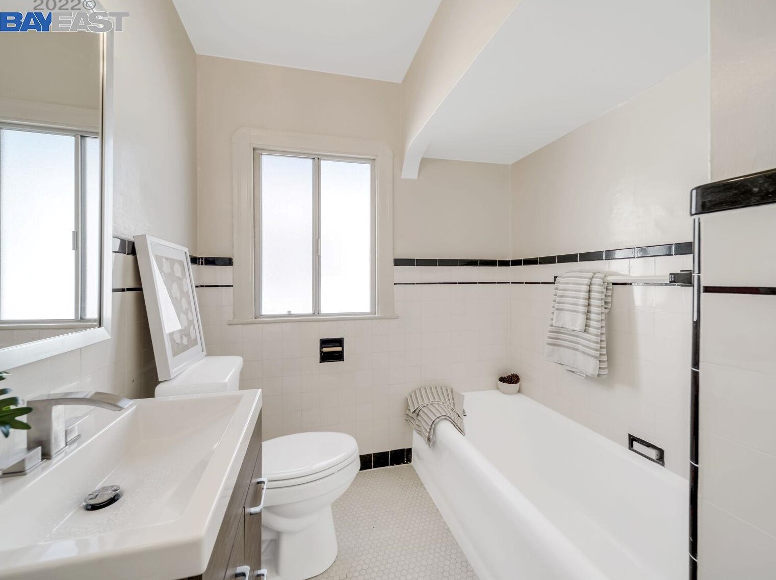 2136 Stuart St, Berkeley CA  94705-1060 exterior