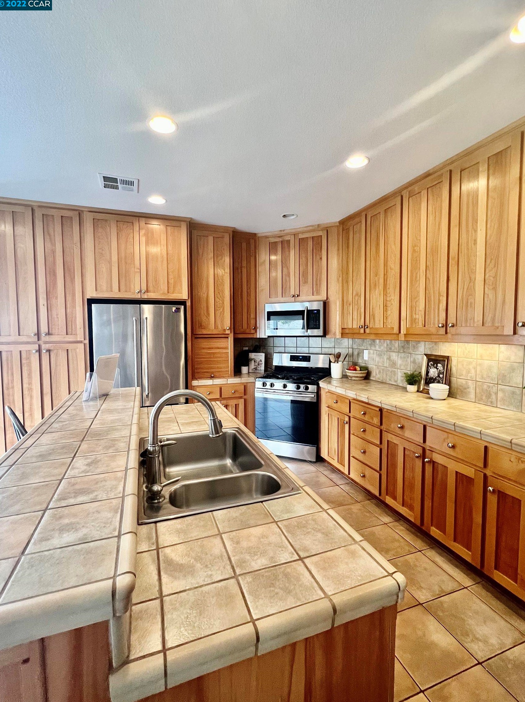 5860 Cabernet Dr, Vallejo CA  94591-6310 exterior