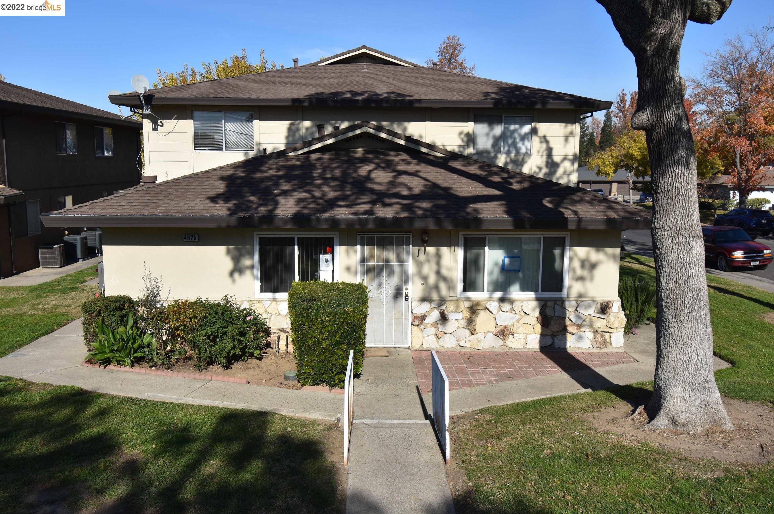 4625 Palm Ave, Sacramento CA  95842-3444 exterior