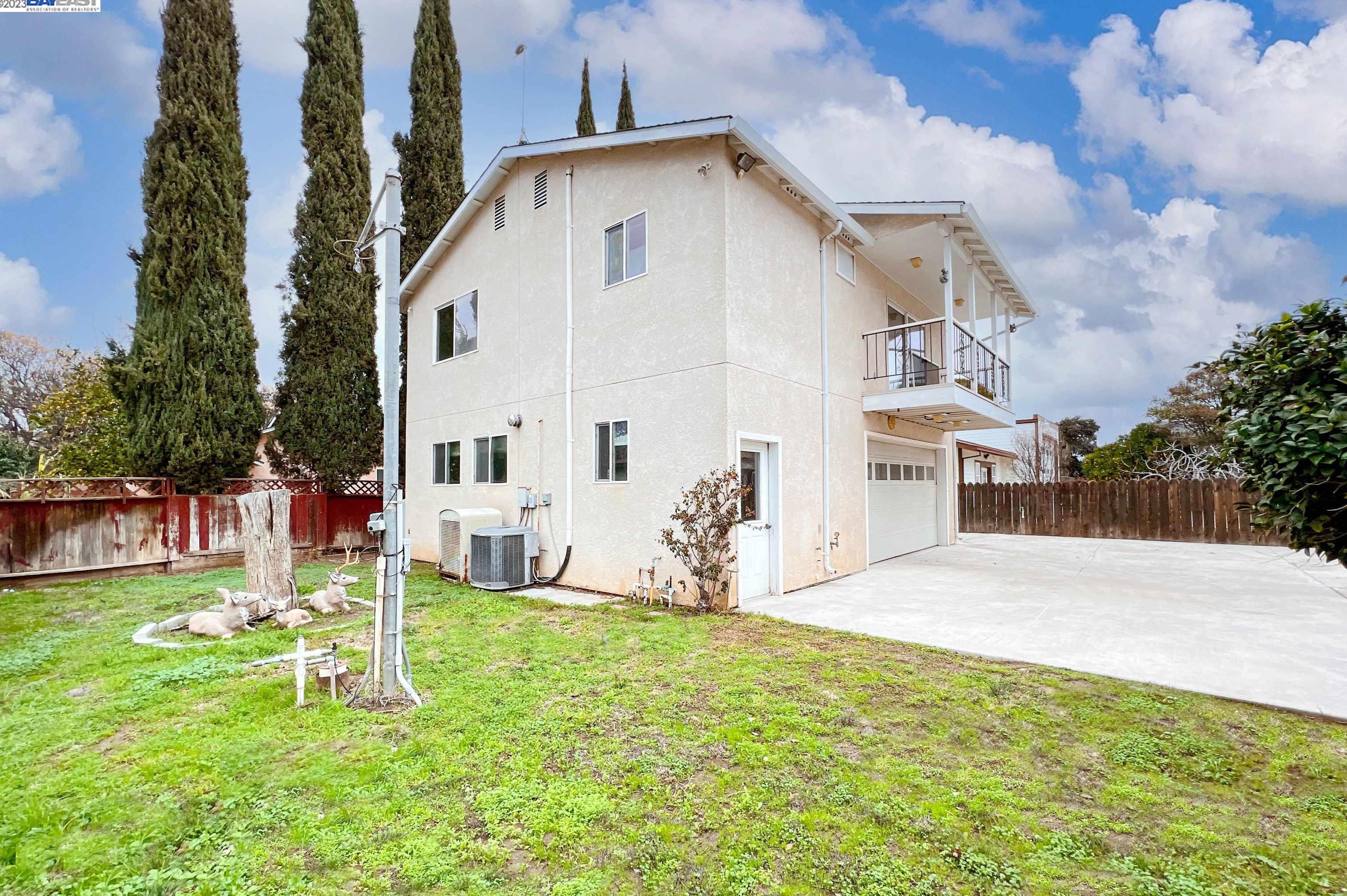 683 Anderson Ave, Los Angeles CA  94513-1502 exterior