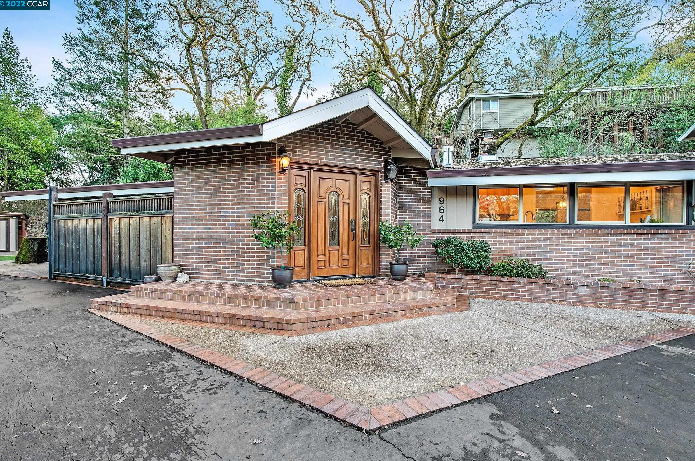 964 Yorkshire Ct, Lafayette CA  94549-4623 exterior