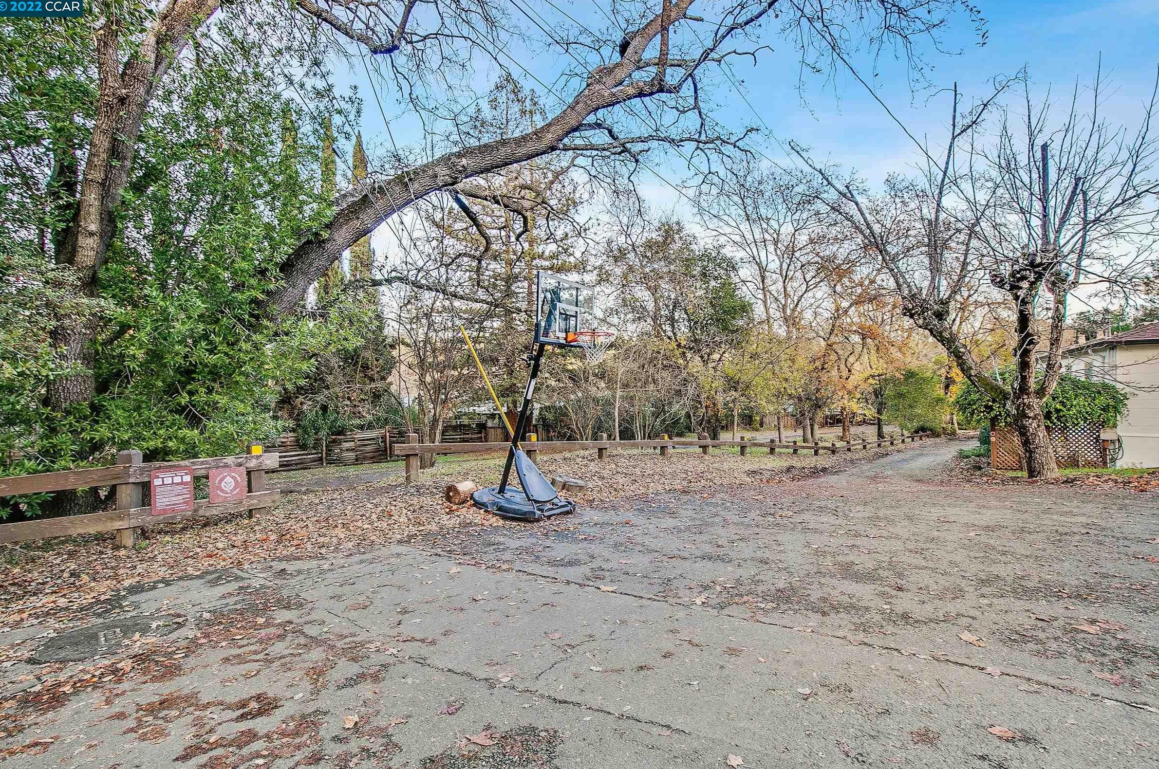 964 Yorkshire Ct, Lafayette CA  94549-4623 exterior