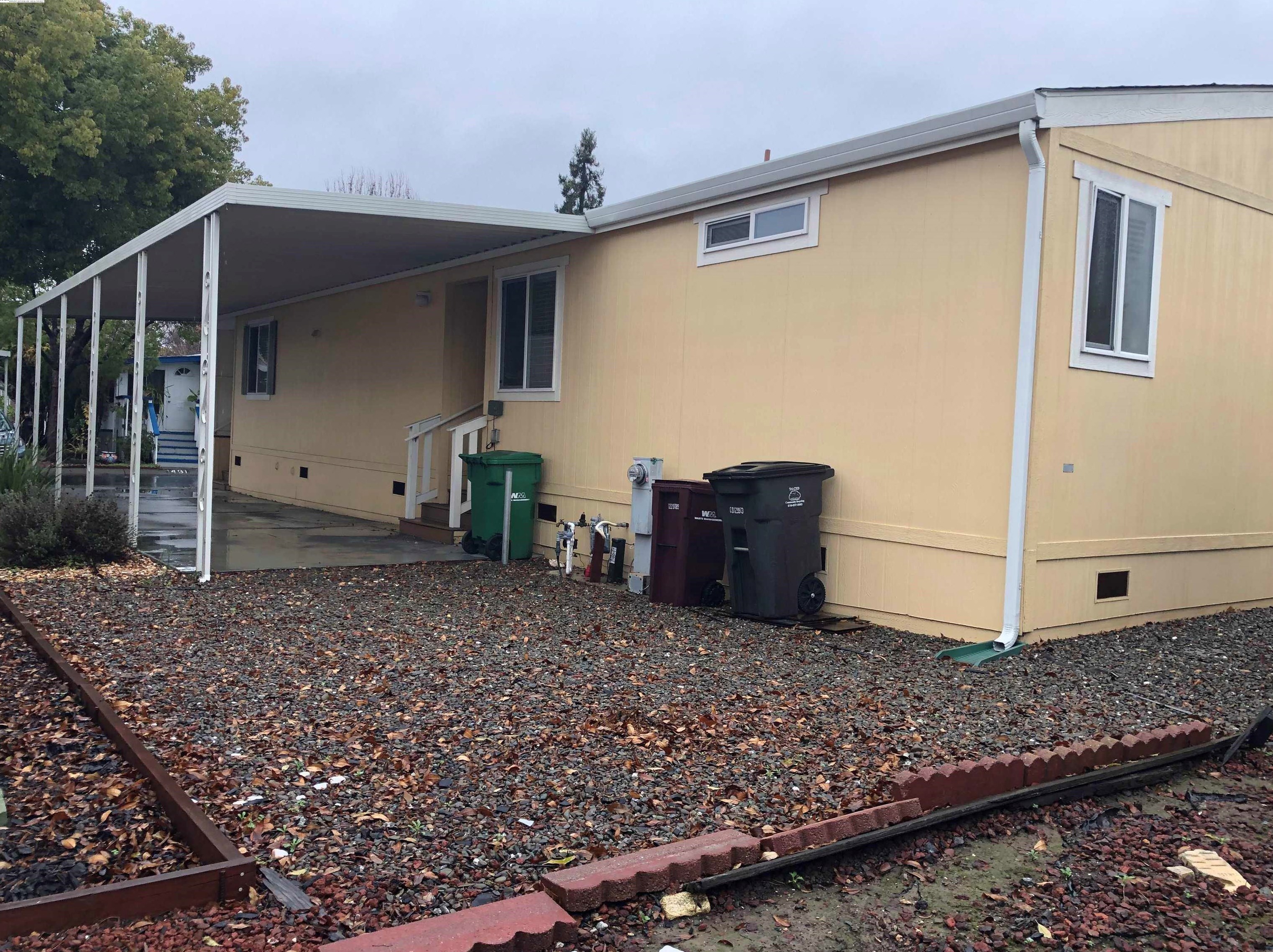 1462 Salamanca Ave, Hayward CA  94544-6256 exterior