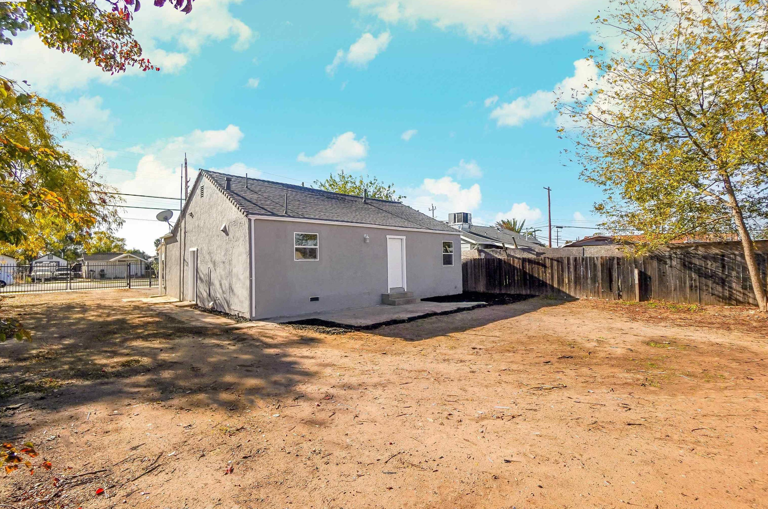 2209 North Ave, Sacramento CA  95838-3133 exterior