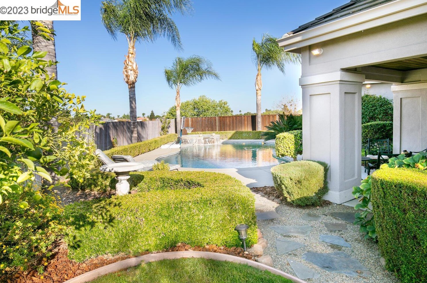 1760 Duchess Ter, Los Angeles CA  94513-2642 exterior