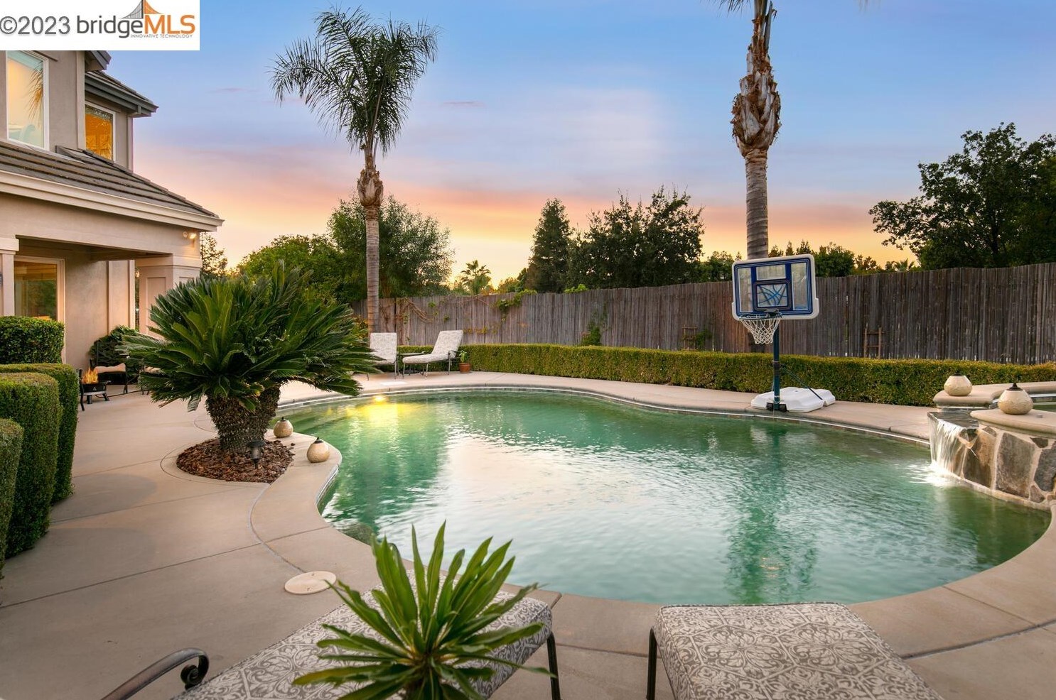 1760 Duchess Ter, Los Angeles CA  94513-2642 exterior