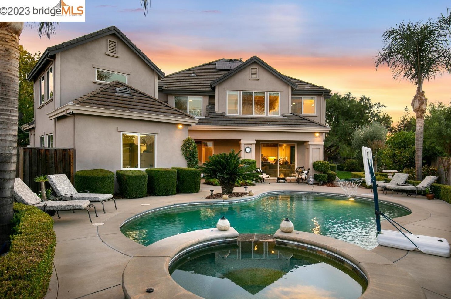 1760 Duchess Ter, Los Angeles CA  94513-2642 exterior