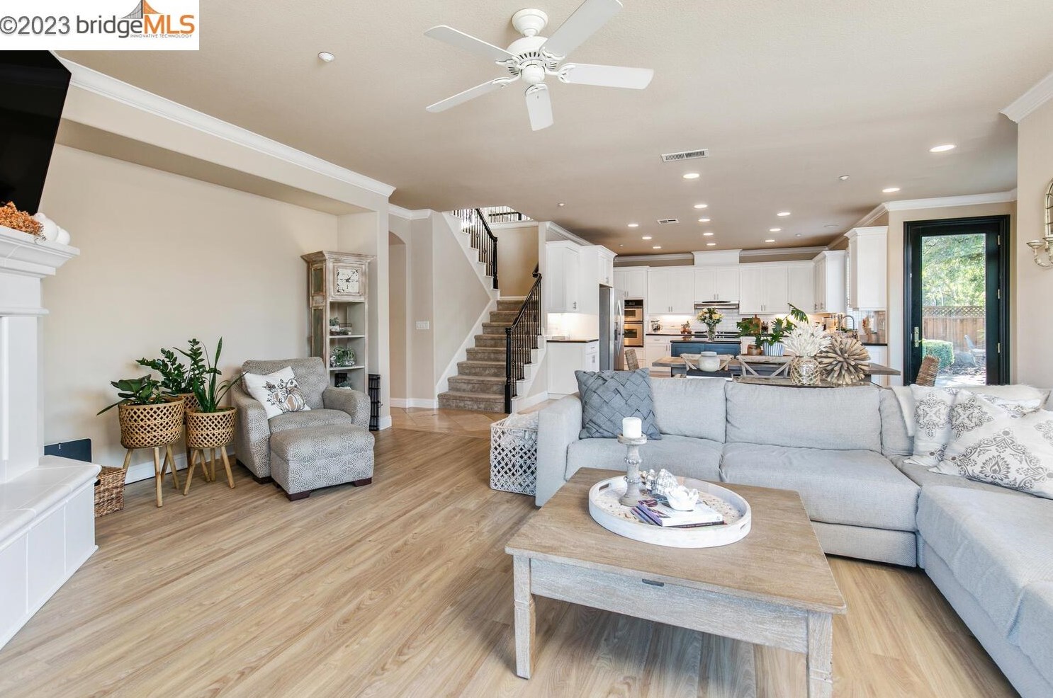 1760 Duchess Ter, Los Angeles CA  94513-2642 exterior