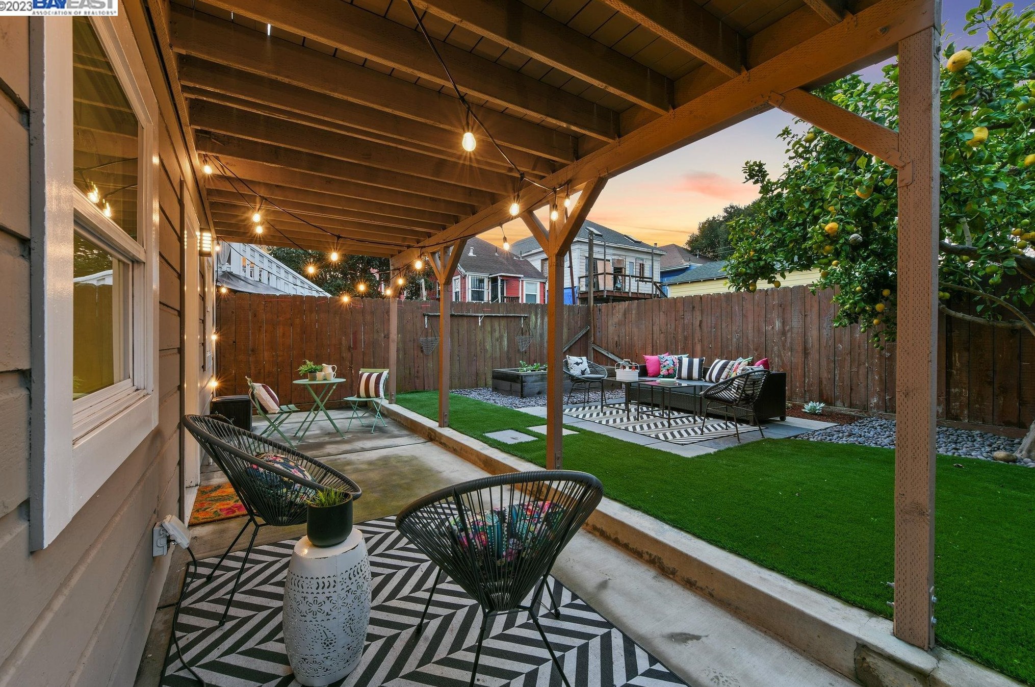 1125 Peralta, Oakland CA 94607-1615 exterior