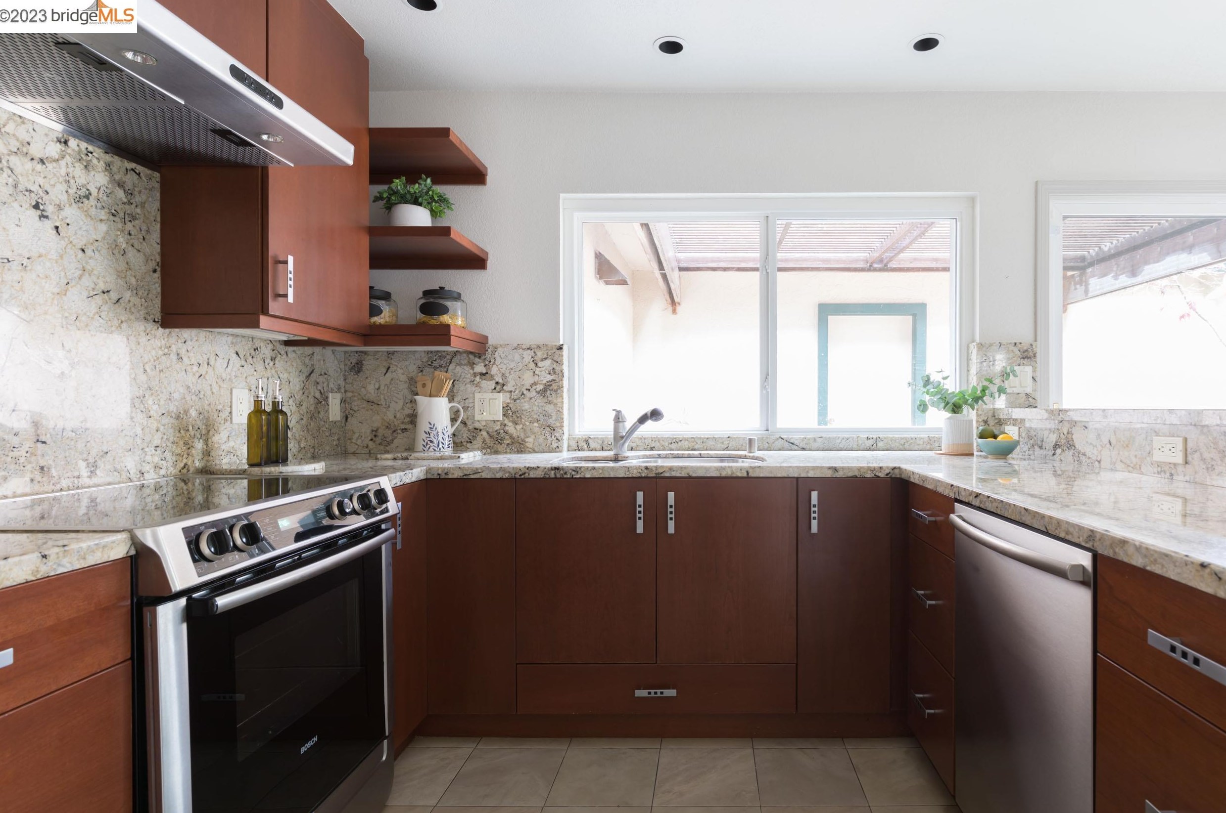 1101 Ironwood Rd, Alameda CA  94502-6620 exterior