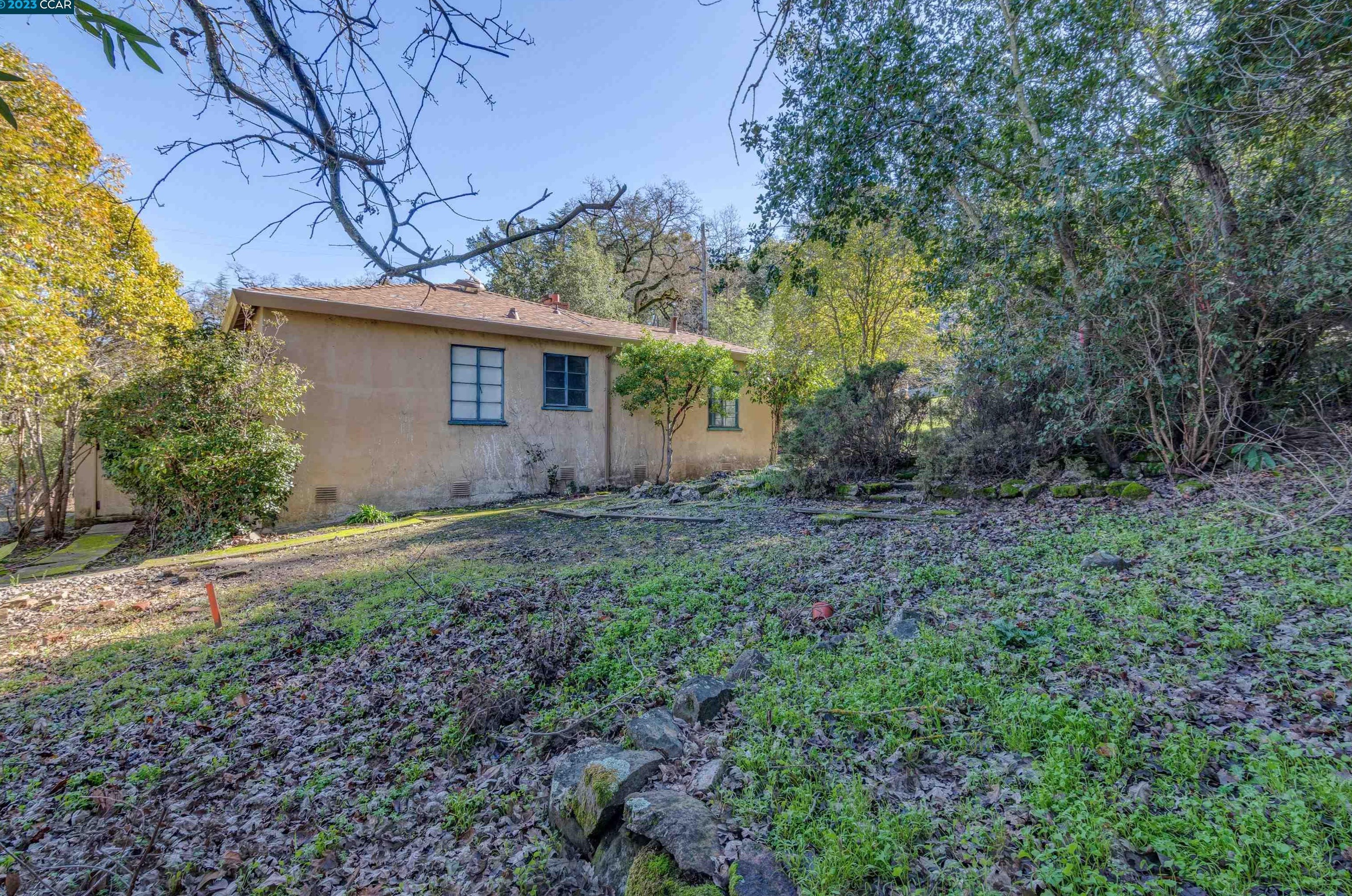 945 Yorkshire Ct, Lafayette CA  94549-4623 exterior