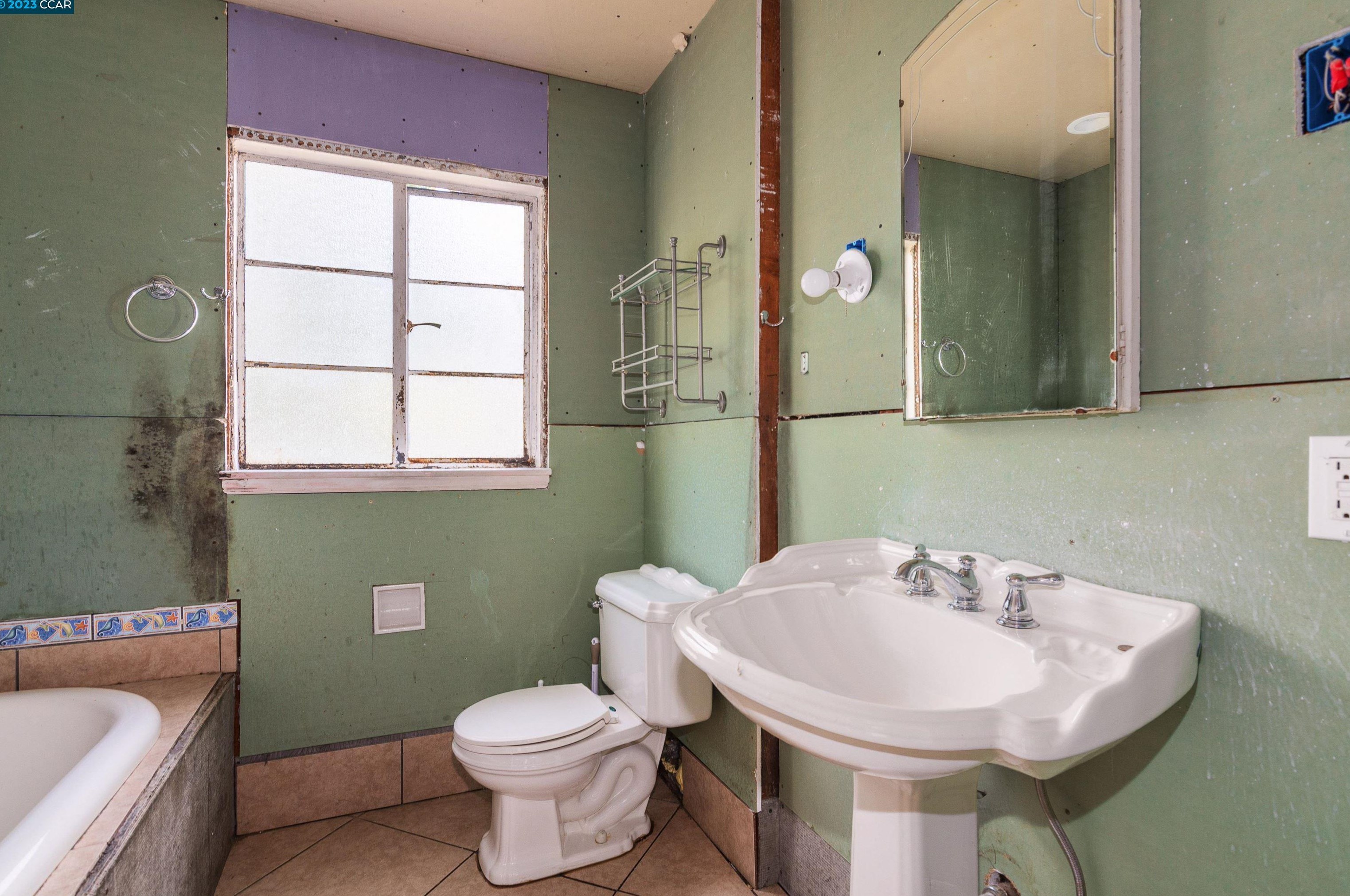 945 Yorkshire Ct, Lafayette CA  94549-4623 exterior