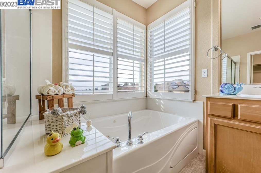 233 Tanglewood Dr, Richmond CA  94806-5815 exterior