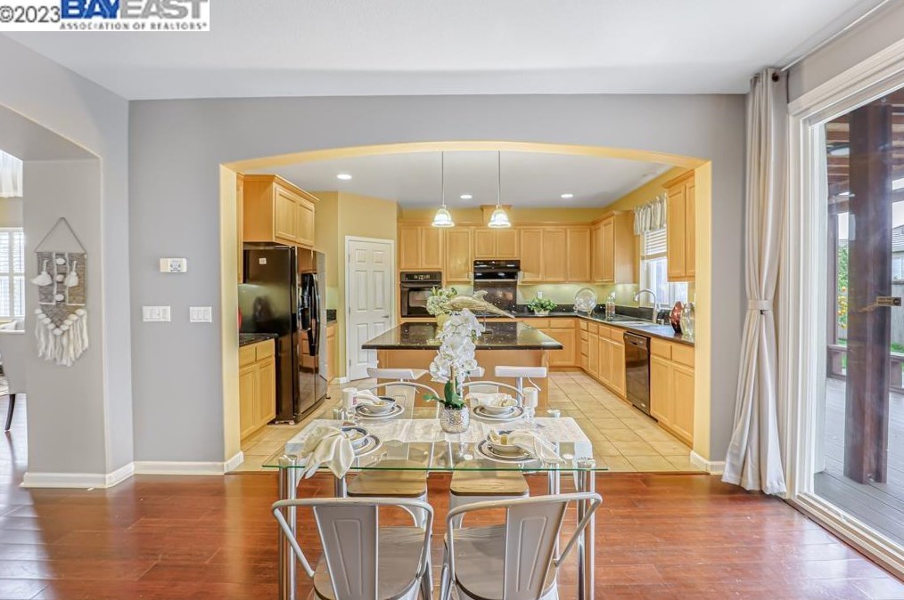 233 Tanglewood Dr, Richmond CA  94806-5815 exterior