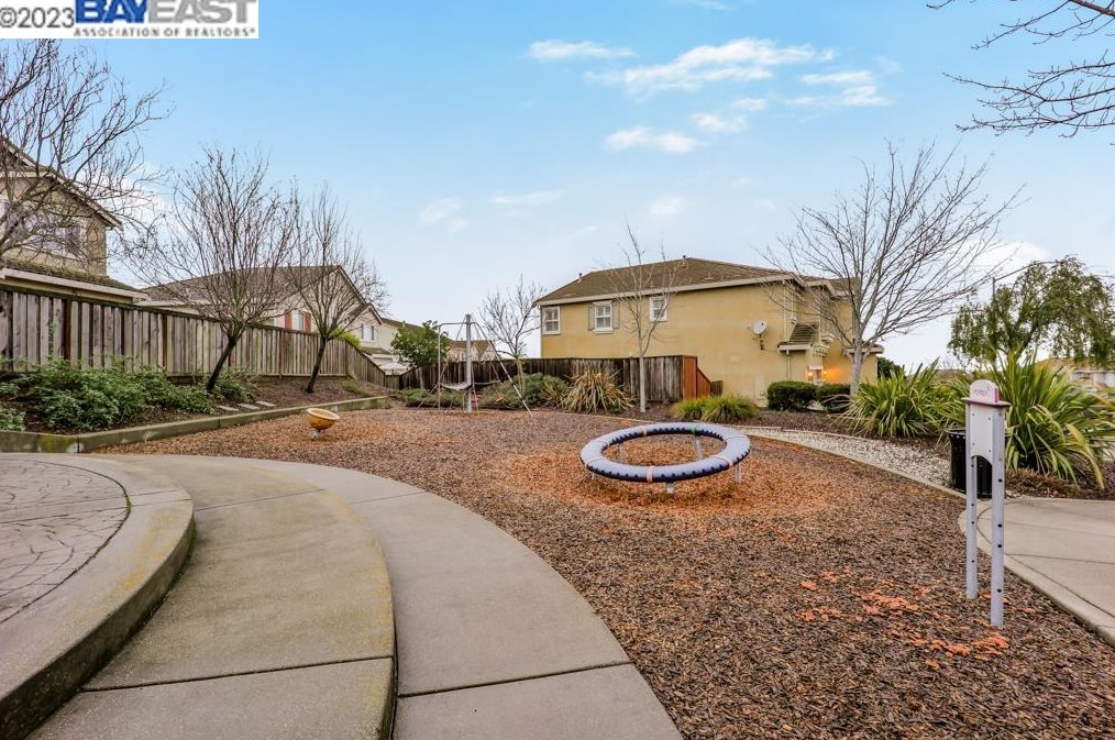 233 Tanglewood Dr, Richmond CA  94806-5815 exterior