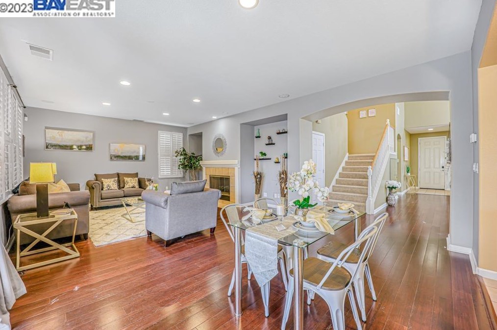 233 Tanglewood Dr, Richmond CA  94806-5815 exterior