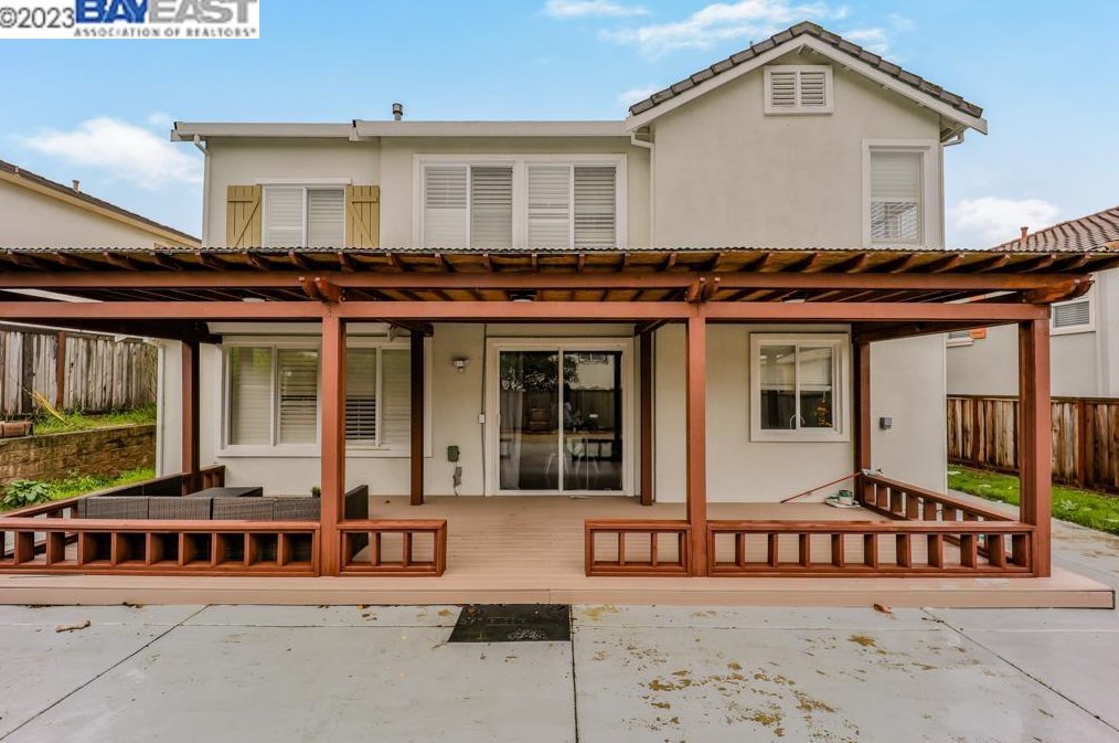 233 Tanglewood Dr, Richmond CA  94806-5815 exterior