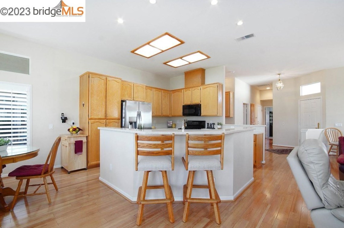 690 Central Park Pl, Los Angeles CA  94513-6033 exterior