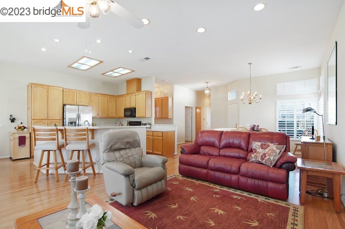 690 Central Park Pl, Los Angeles CA  94513-6033 exterior