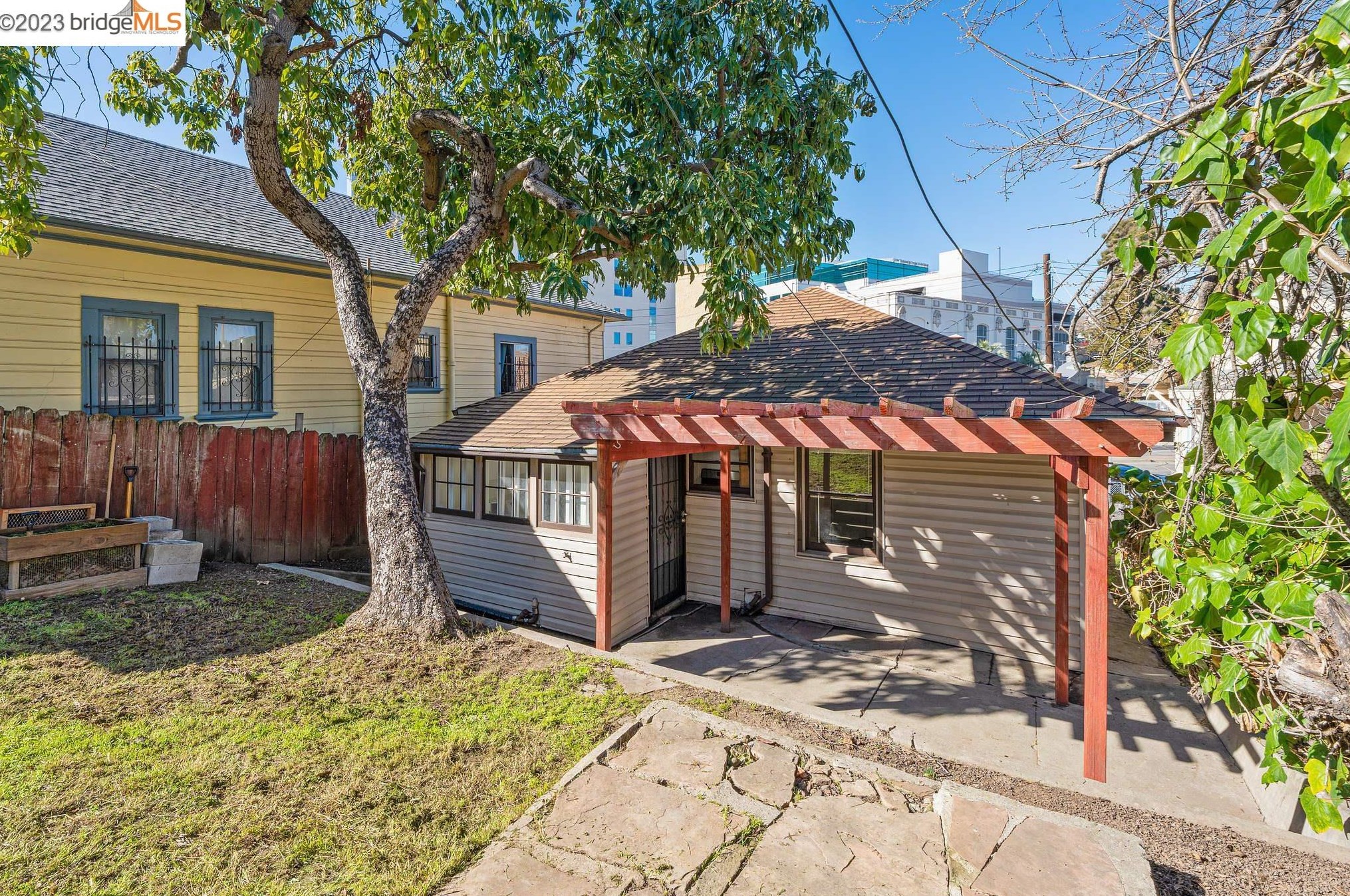3006 14 Ave, Oakland CA 94602-1015 exterior