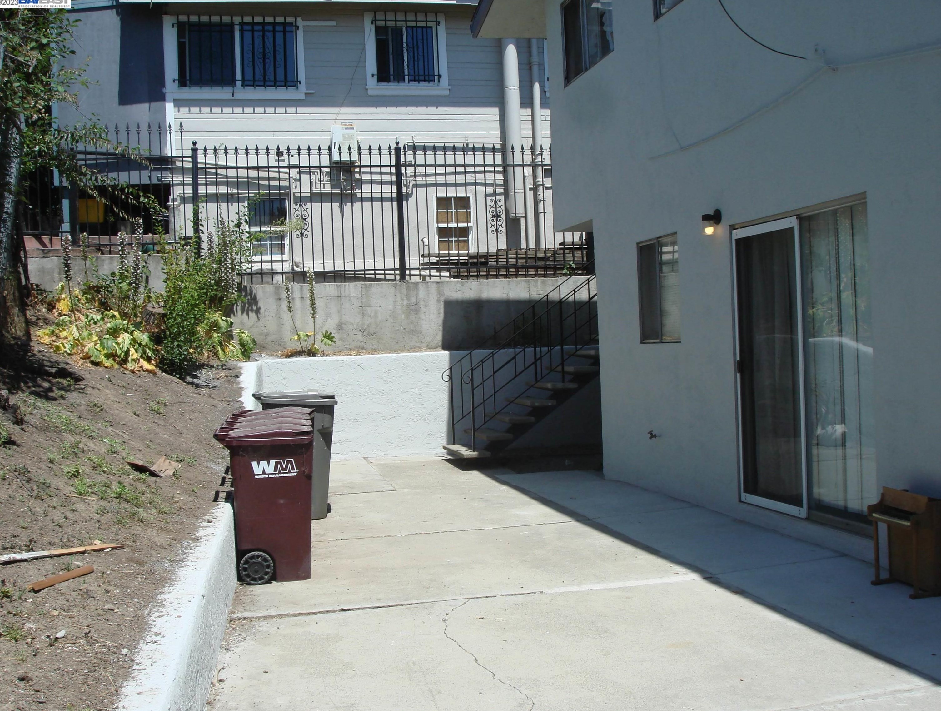 3077 Birdsall Ave, Oakland CA 94619-3358 exterior